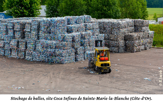 Stockage de balles, site Coca Infineo de Sainte-Marie-la-Blanche (Côte-d’Or) Photo P. Jacob.
